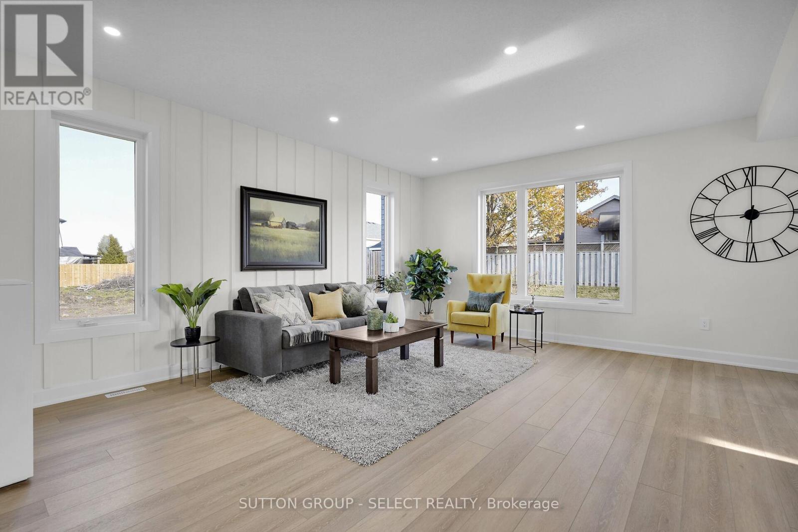 1 Bancroft Road, St. Thomas, ON - Indoor Photo Showing Living Room