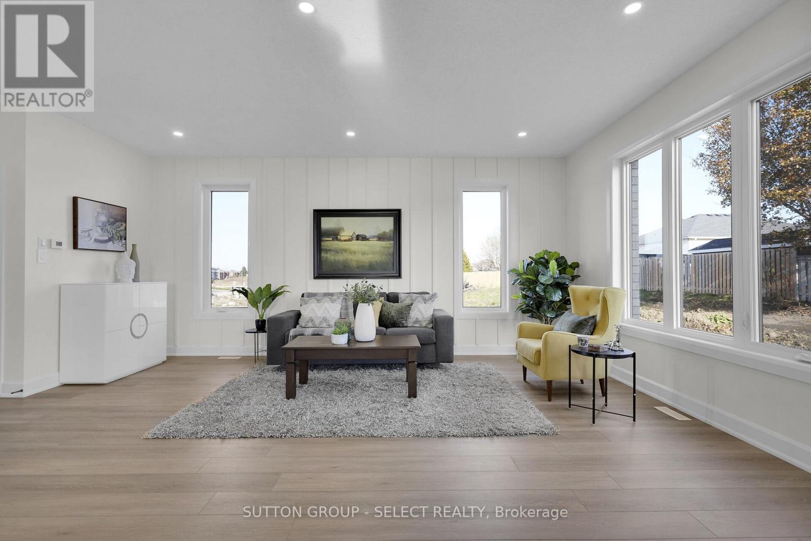 1 Bancroft Road, St. Thomas, ON - Indoor Photo Showing Living Room
