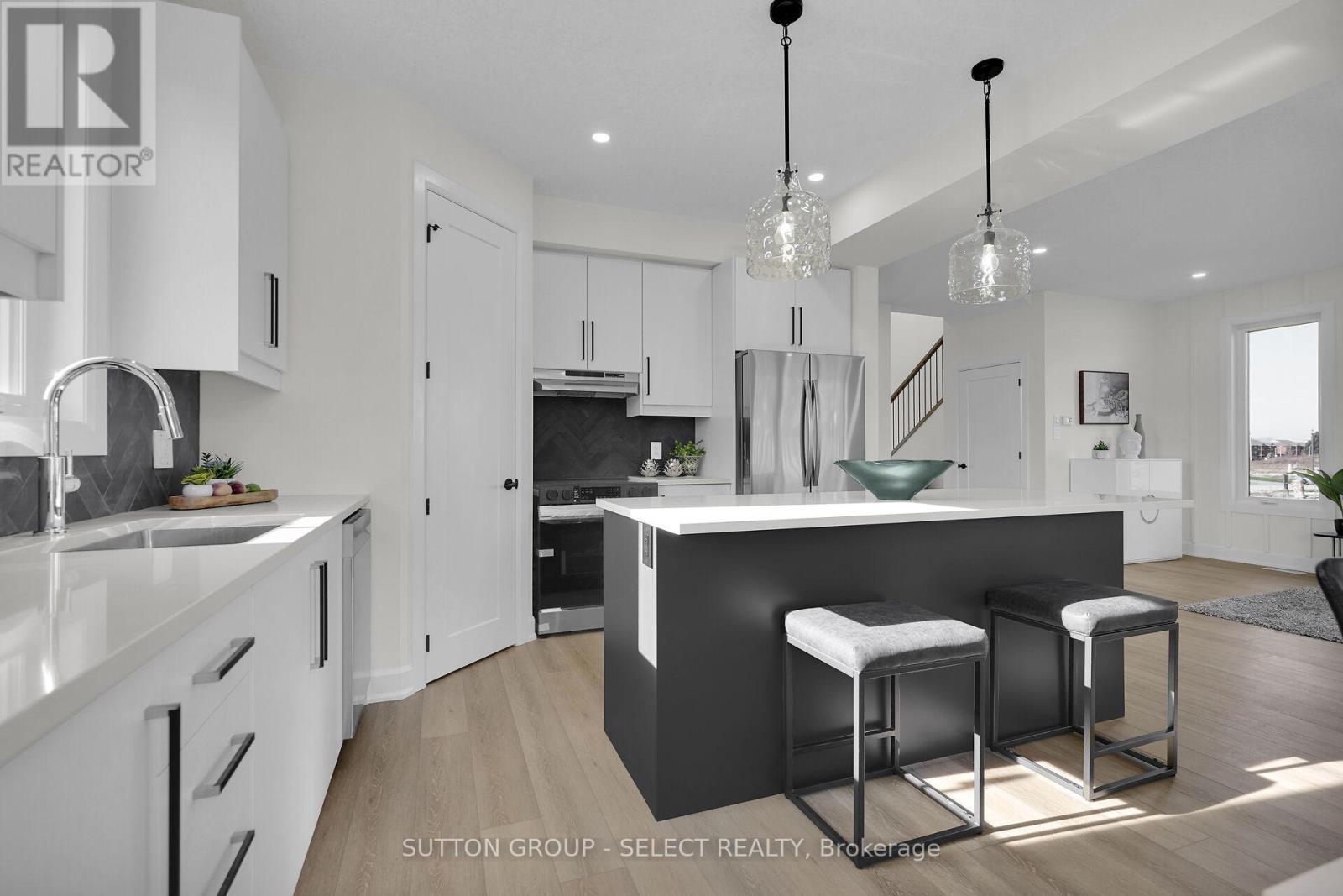 1 Bancroft Road, St. Thomas, ON - Indoor Photo Showing Kitchen With Upgraded Kitchen