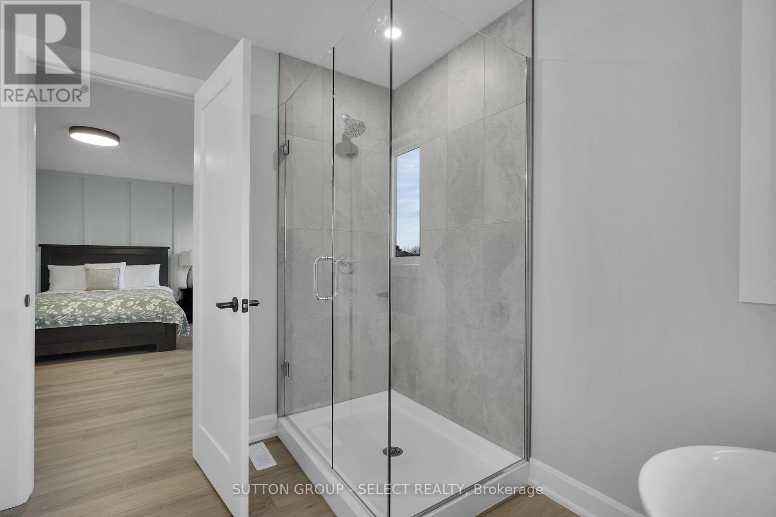 1 Bancroft Road, St. Thomas, ON - Indoor Photo Showing Bathroom