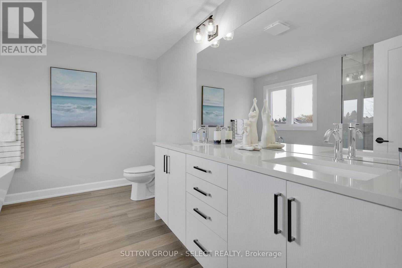 1 Bancroft Road, St. Thomas, ON - Indoor Photo Showing Bathroom
