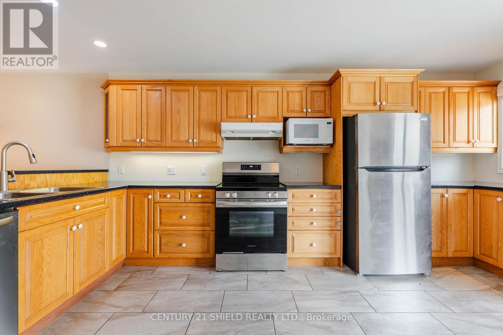 127 Hemlock Crescent, Cornwall, ON - Indoor Photo Showing Kitchen