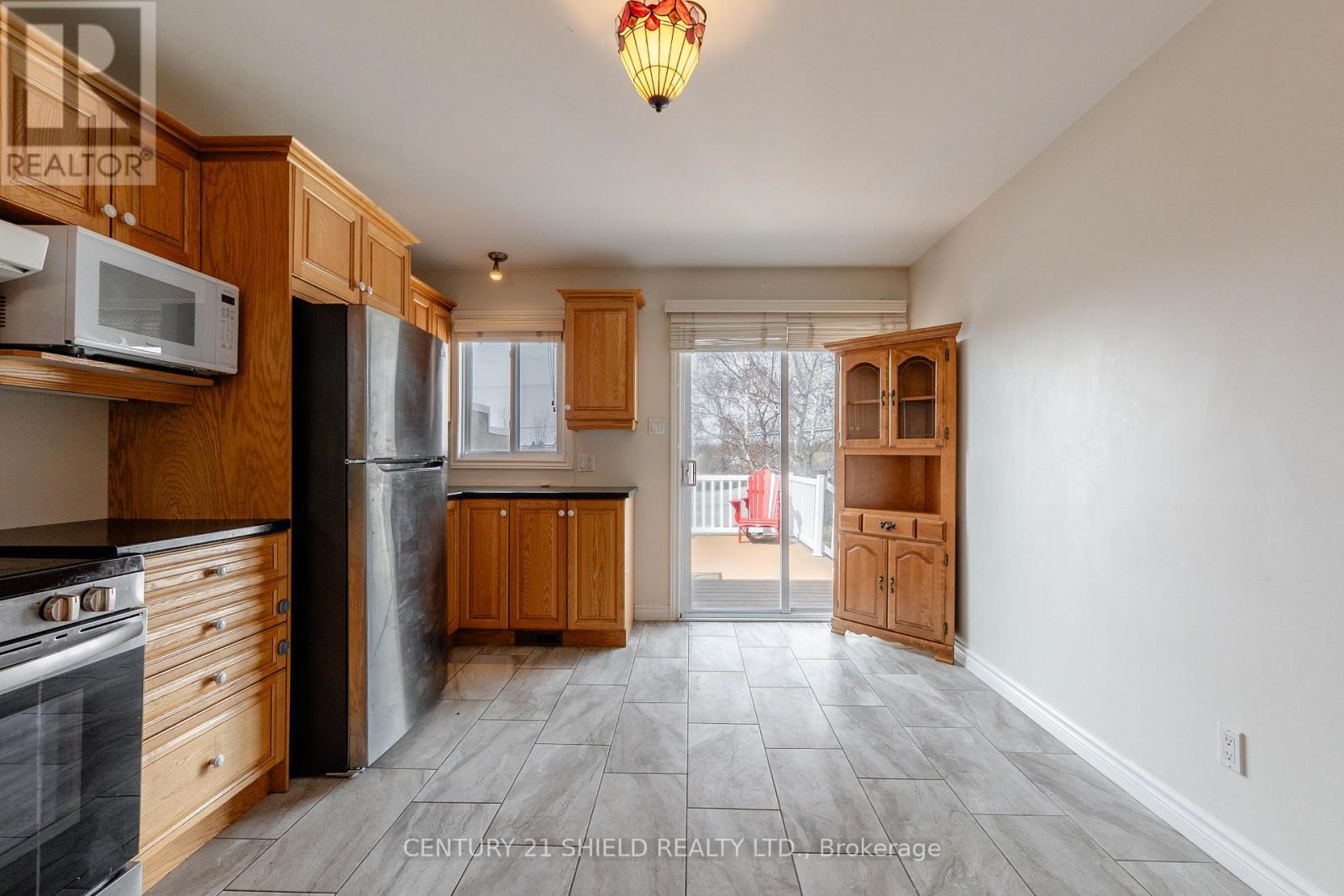 127 Hemlock Crescent, Cornwall, ON - Indoor Photo Showing Kitchen