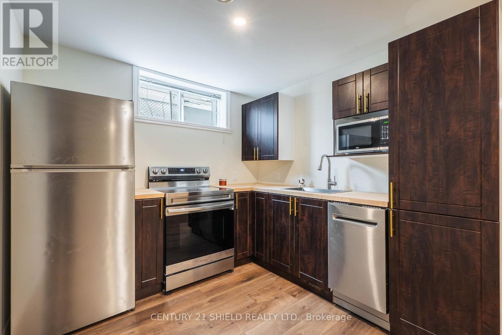 127 Hemlock Crescent, Cornwall, ON - Indoor Photo Showing Kitchen
