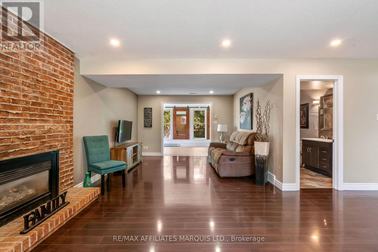 1507 Catherine Street, Cornwall, ON - Indoor Photo Showing Living Room With Fireplace