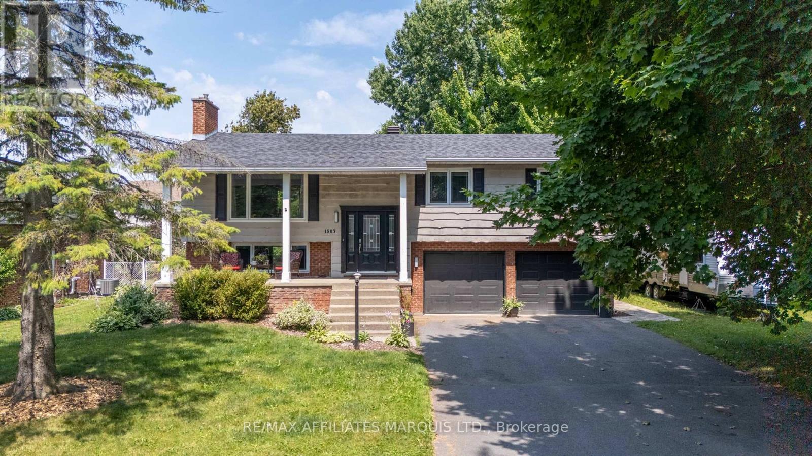 1507 Catherine Street, Cornwall, ON - Outdoor With Facade