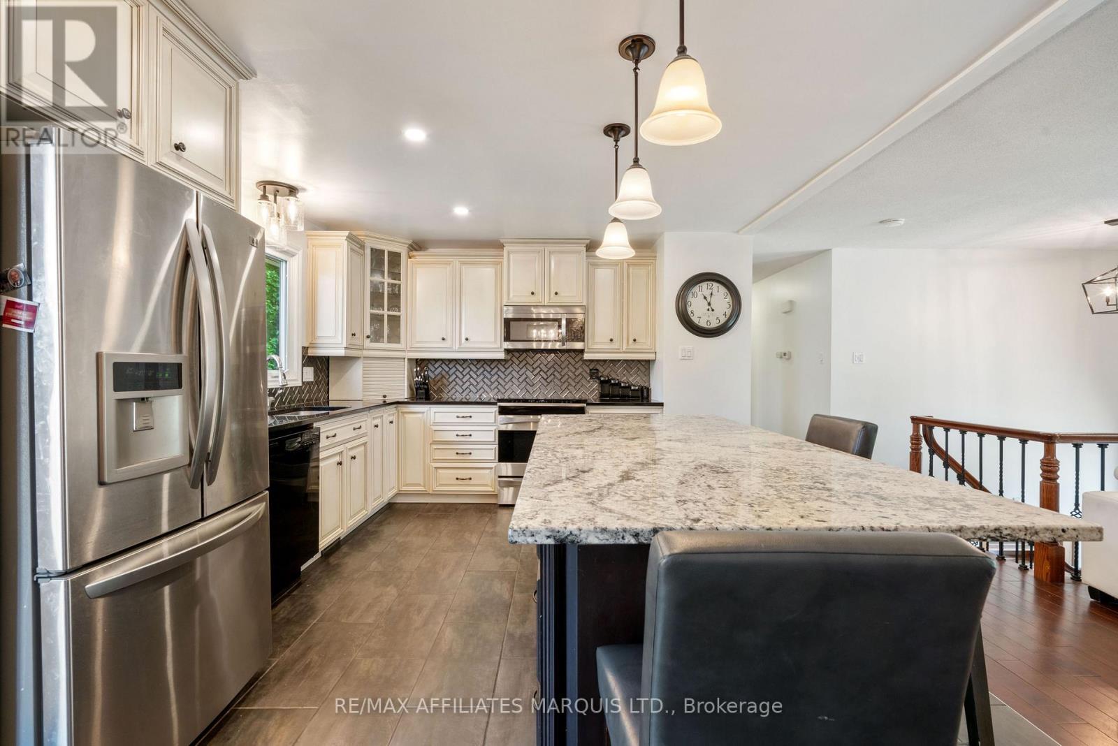 1507 Catherine Street, Cornwall, ON - Indoor Photo Showing Kitchen With Stainless Steel Kitchen With Upgraded Kitchen