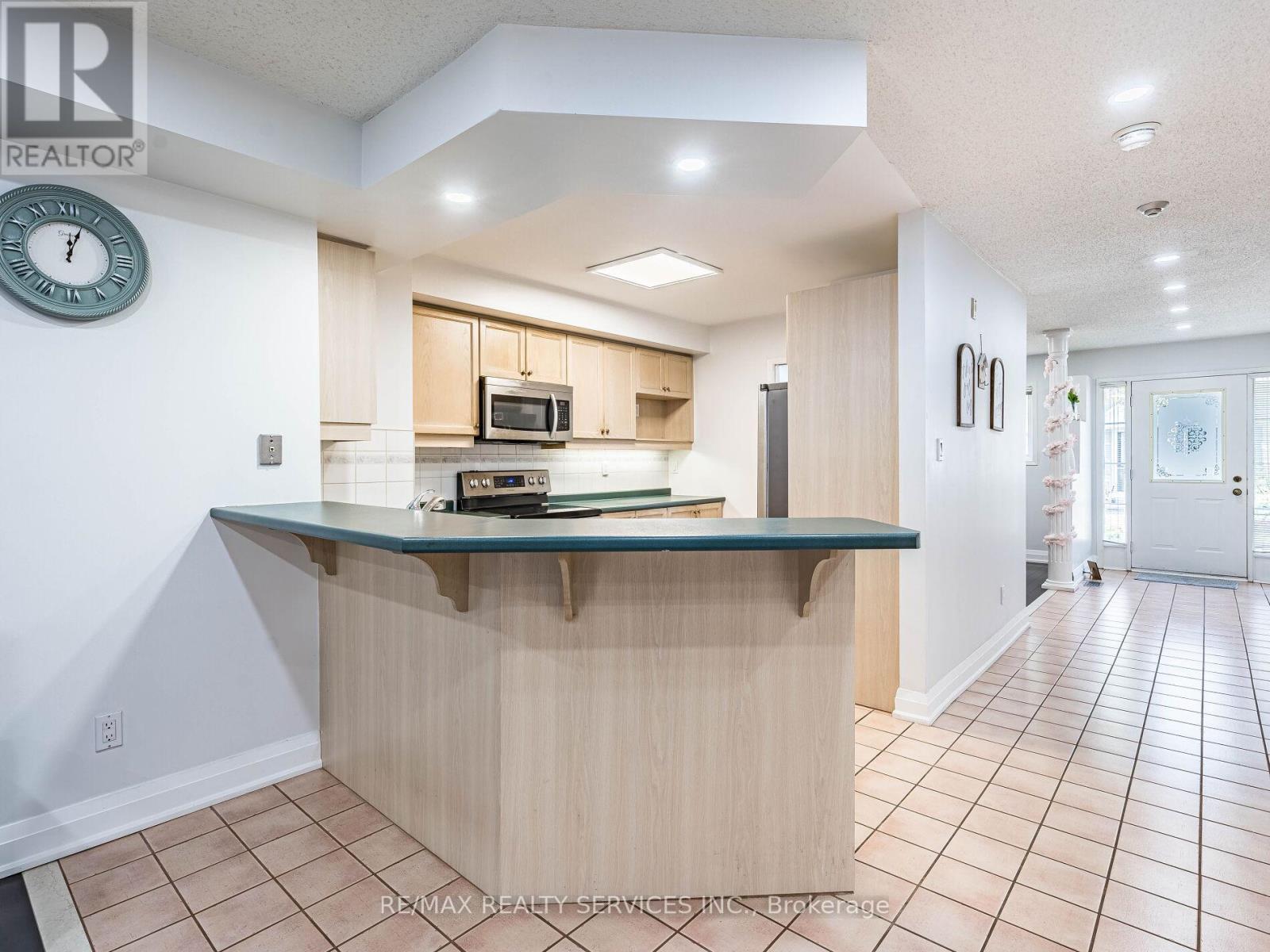 136 - 1995 Royal Road, Pickering, ON - Indoor Photo Showing Kitchen
