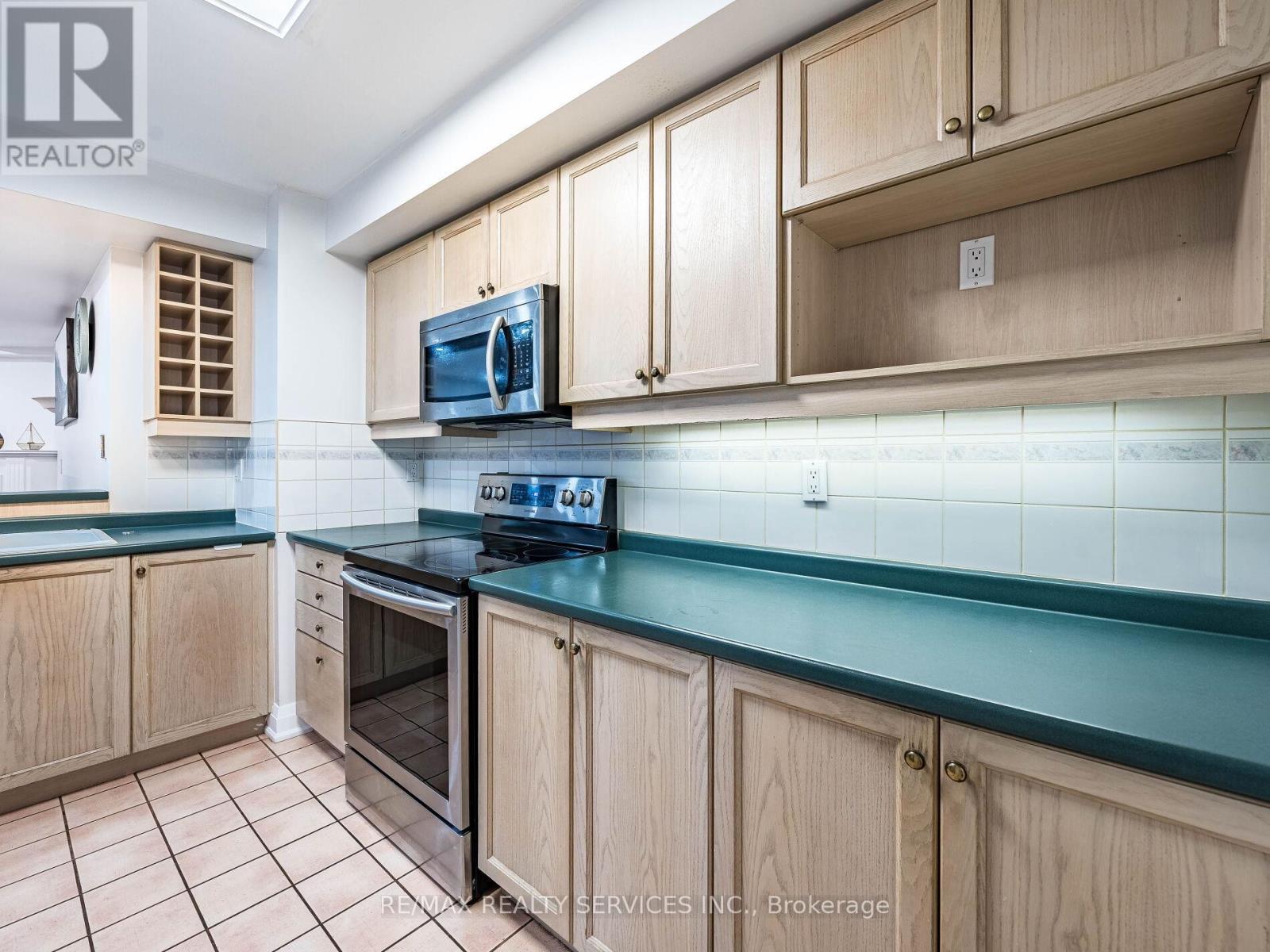 136 - 1995 Royal Road, Pickering, ON - Indoor Photo Showing Kitchen With Stainless Steel Kitchen