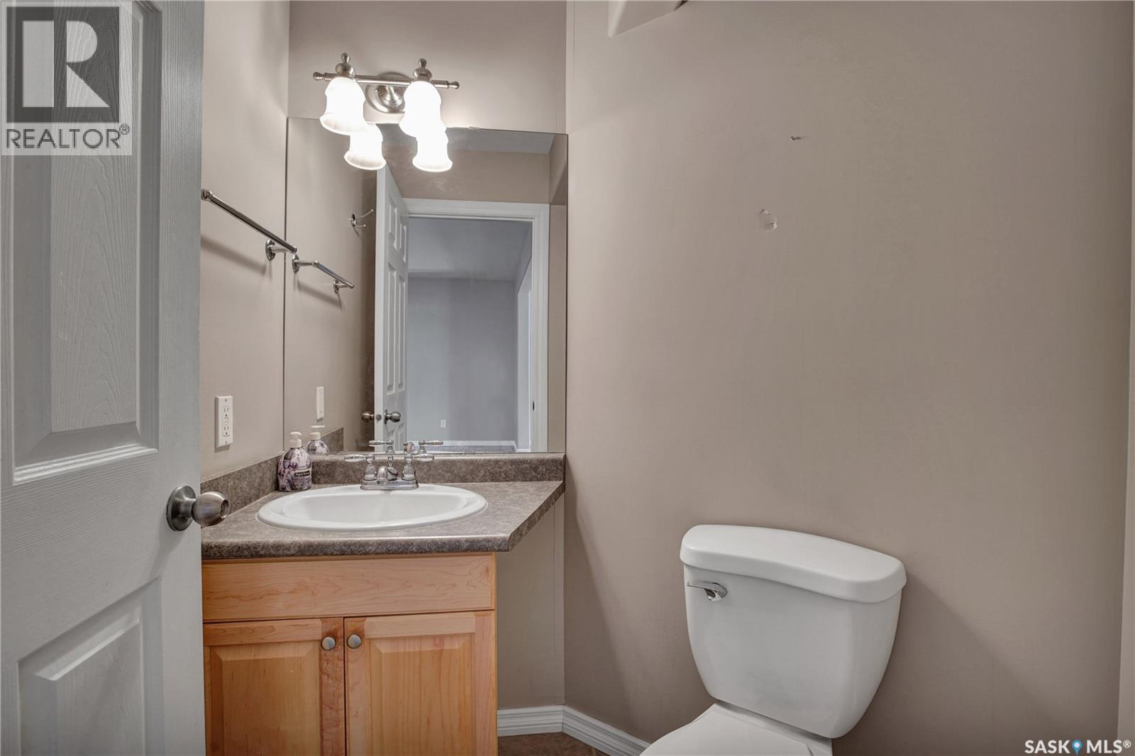 B 620 7Th Street E, Saskatoon, SK - Indoor Photo Showing Bathroom