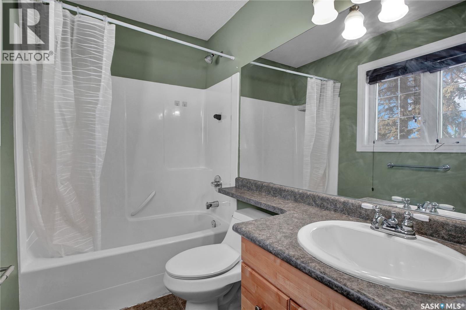 B 620 7Th Street E, Saskatoon, SK - Indoor Photo Showing Bathroom