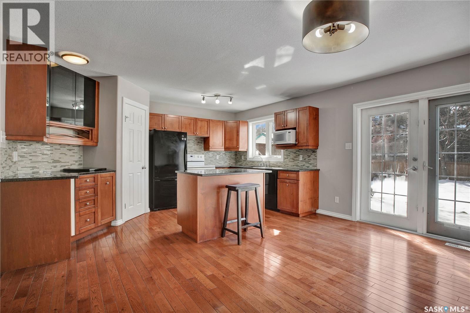 B 620 7Th Street E, Saskatoon, SK - Indoor Photo Showing Kitchen