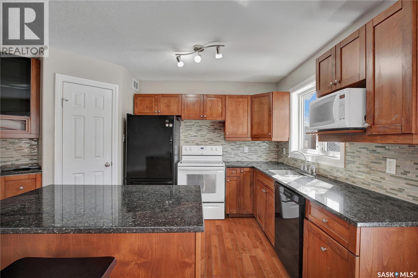 B 620 7Th Street E, Saskatoon, SK - Indoor Photo Showing Kitchen With Double Sink