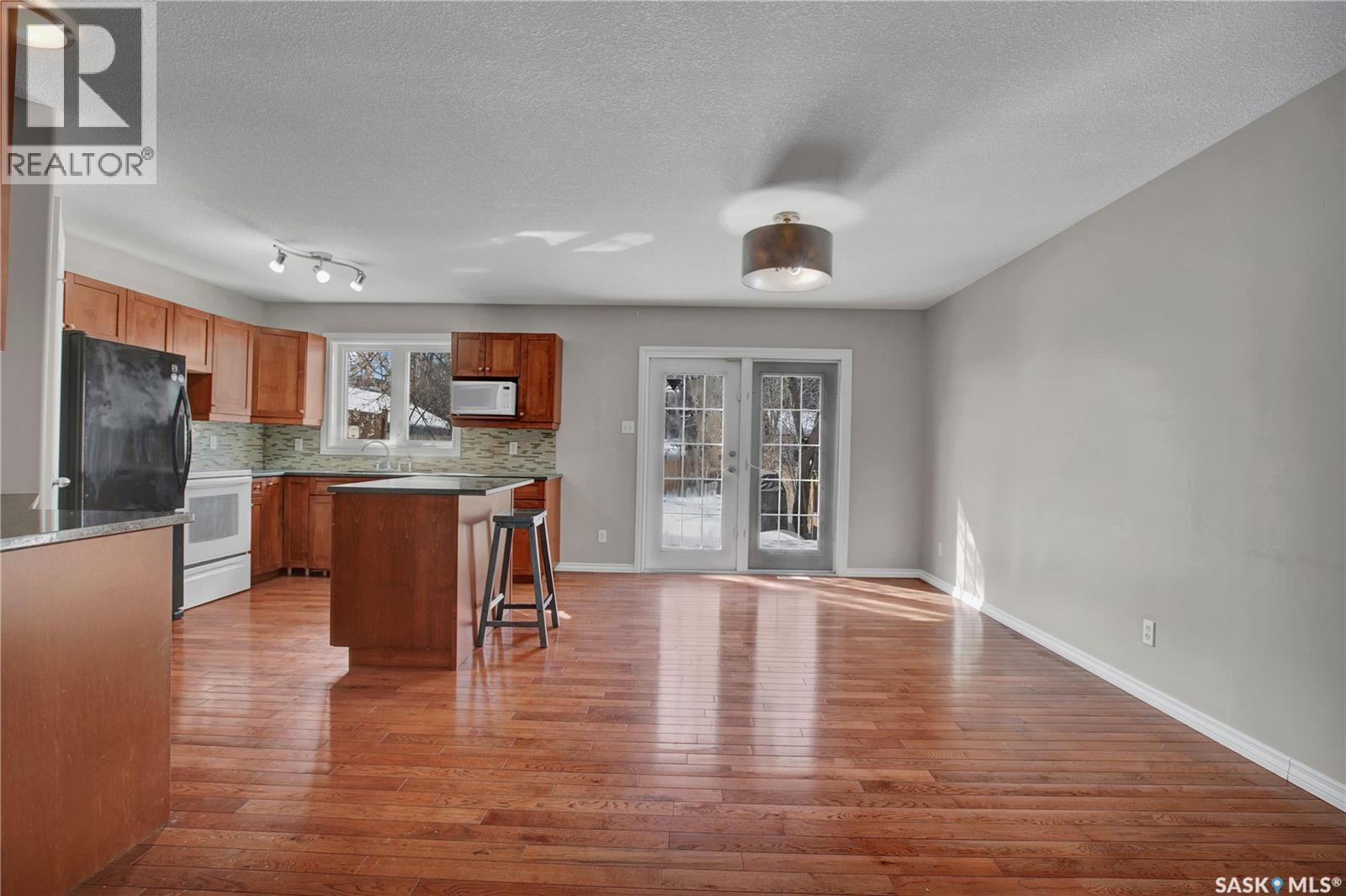 B 620 7Th Street E, Saskatoon, SK - Indoor Photo Showing Kitchen
