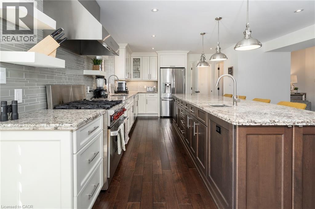 400 Hamilton Drive, Ancaster, ON - Indoor Photo Showing Kitchen With Upgraded Kitchen