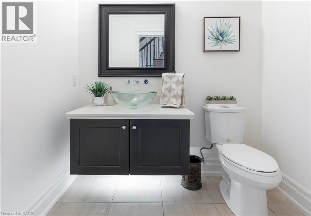 400 Hamilton Drive, Ancaster, ON - Indoor Photo Showing Bathroom