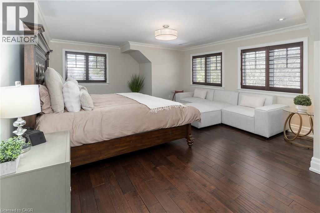 400 Hamilton Drive, Ancaster, ON - Indoor Photo Showing Bedroom