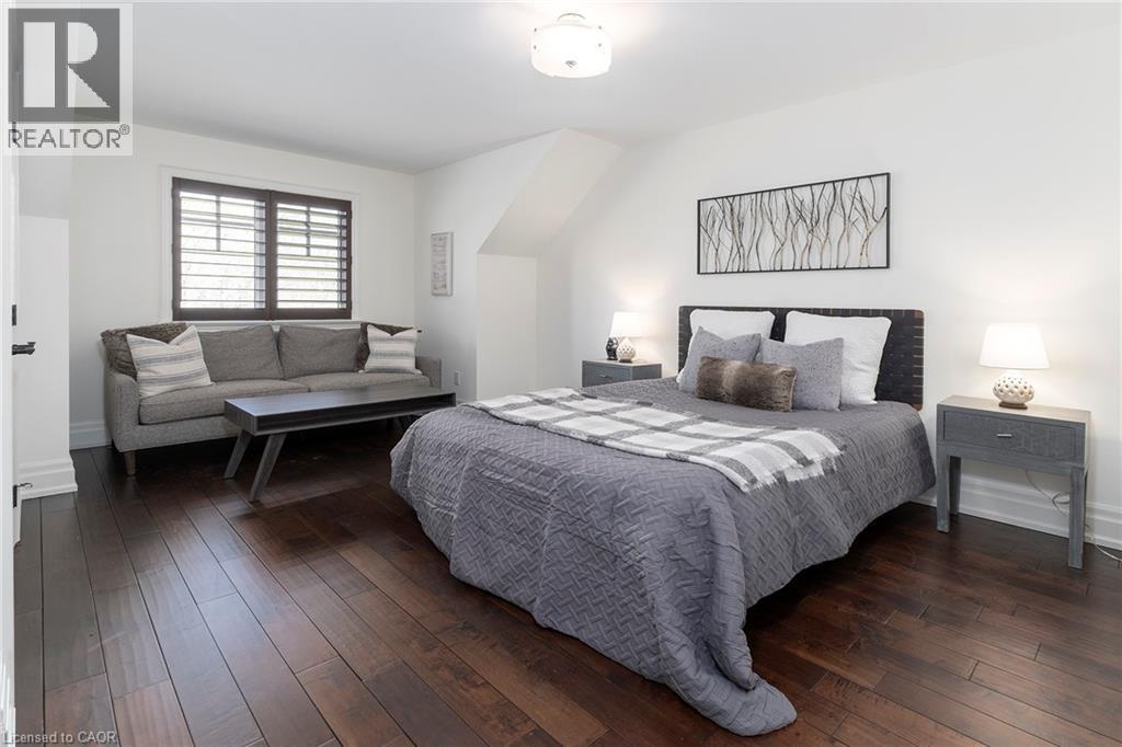 400 Hamilton Drive, Ancaster, ON - Indoor Photo Showing Bedroom
