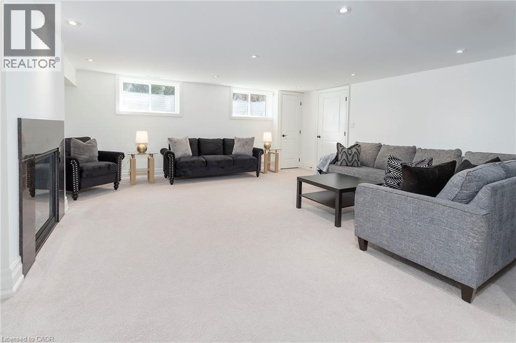 400 Hamilton Drive, Ancaster, ON - Indoor