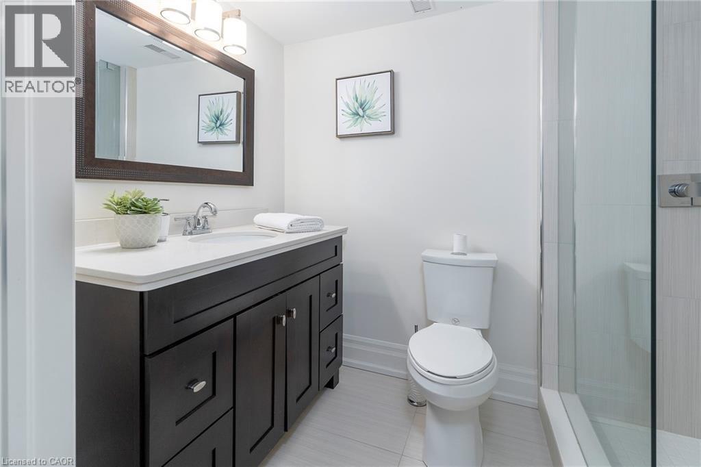 400 Hamilton Drive, Ancaster, ON - Indoor Photo Showing Bathroom