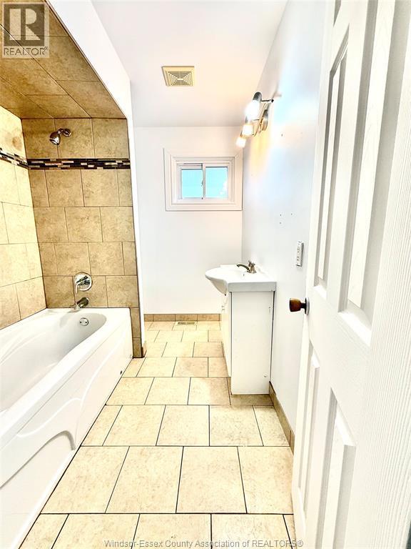 198 Superior Unit# Main, Lasalle, ON - Indoor Photo Showing Bathroom