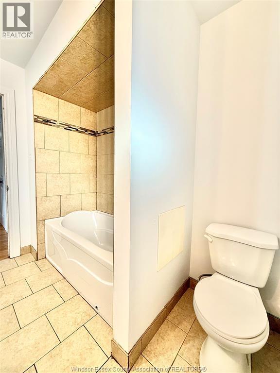 198 Superior Unit# Main, Lasalle, ON - Indoor Photo Showing Bathroom