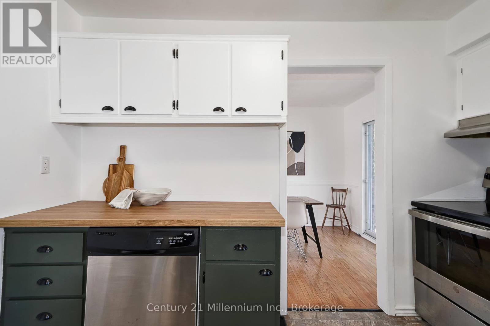 22 Dickson Road, Collingwood, ON - Indoor Photo Showing Kitchen