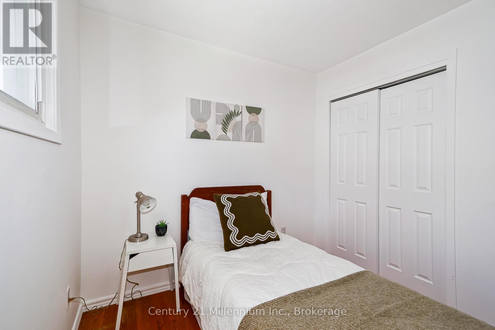 22 Dickson Road, Collingwood, ON - Indoor Photo Showing Bedroom