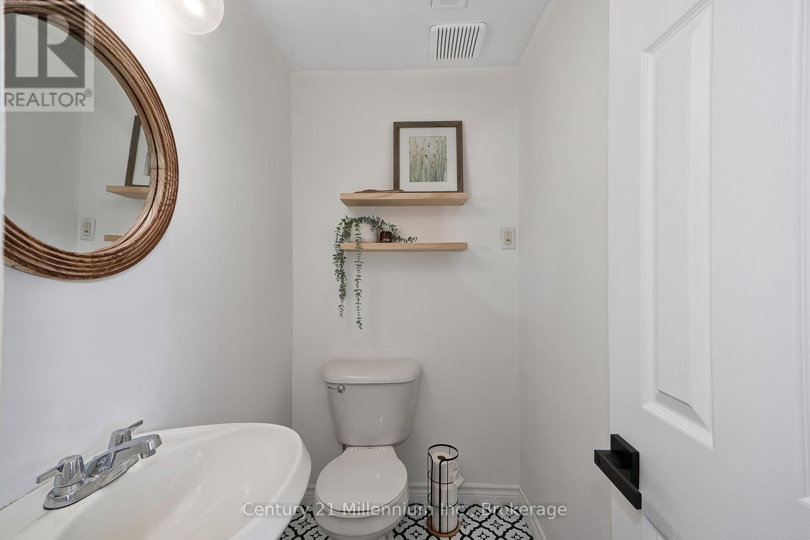 22 Dickson Road, Collingwood, ON - Indoor Photo Showing Bathroom