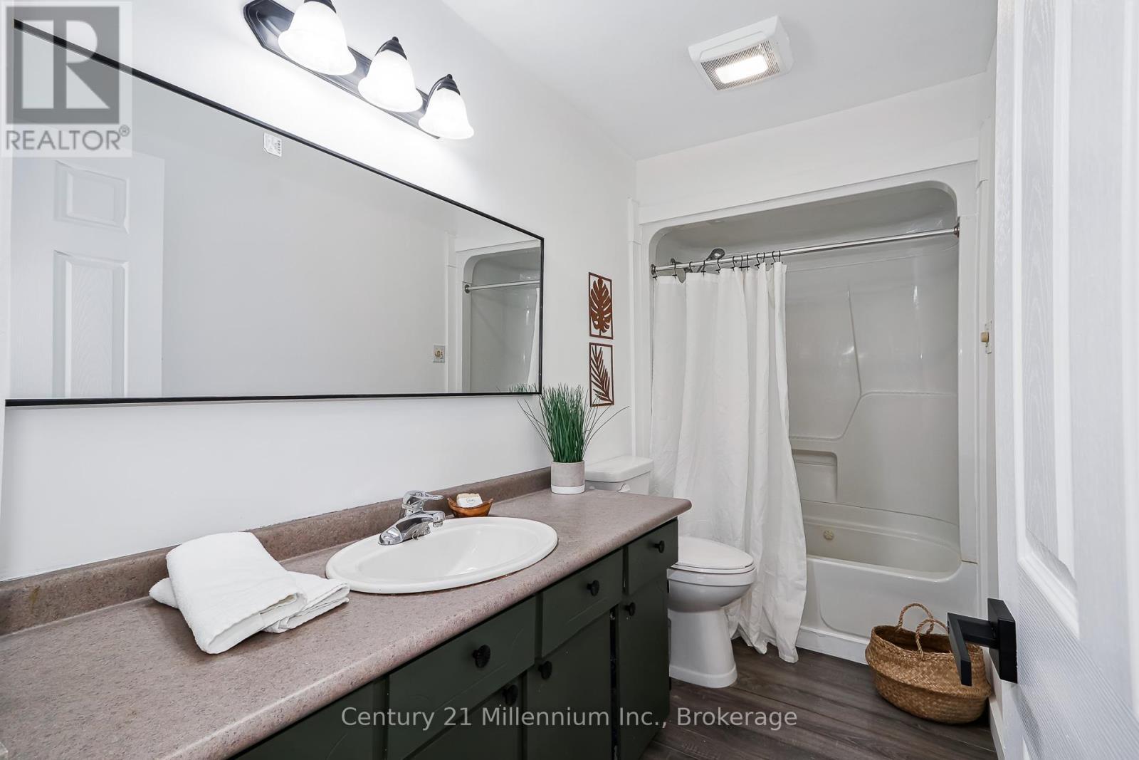 22 Dickson Road, Collingwood, ON - Indoor Photo Showing Bathroom