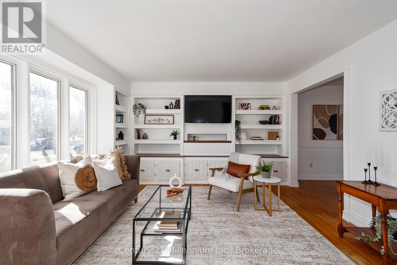 22 Dickson Road, Collingwood, ON - Indoor Photo Showing Living Room