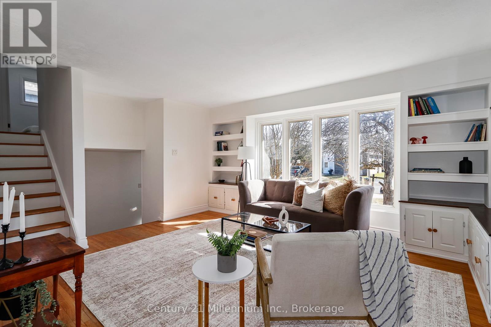 22 Dickson Road, Collingwood, ON - Indoor Photo Showing Living Room
