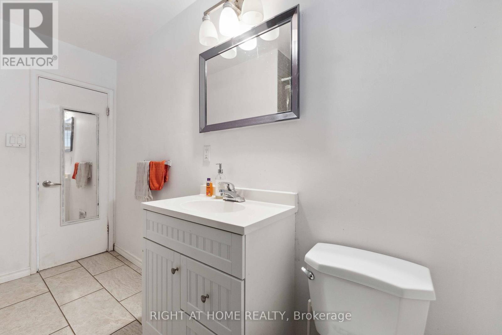 1274 Cobden Road E, Ottawa, ON - Indoor Photo Showing Bathroom