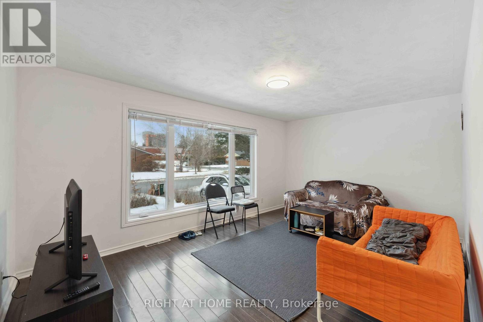 1274 Cobden Road E, Ottawa, ON - Indoor