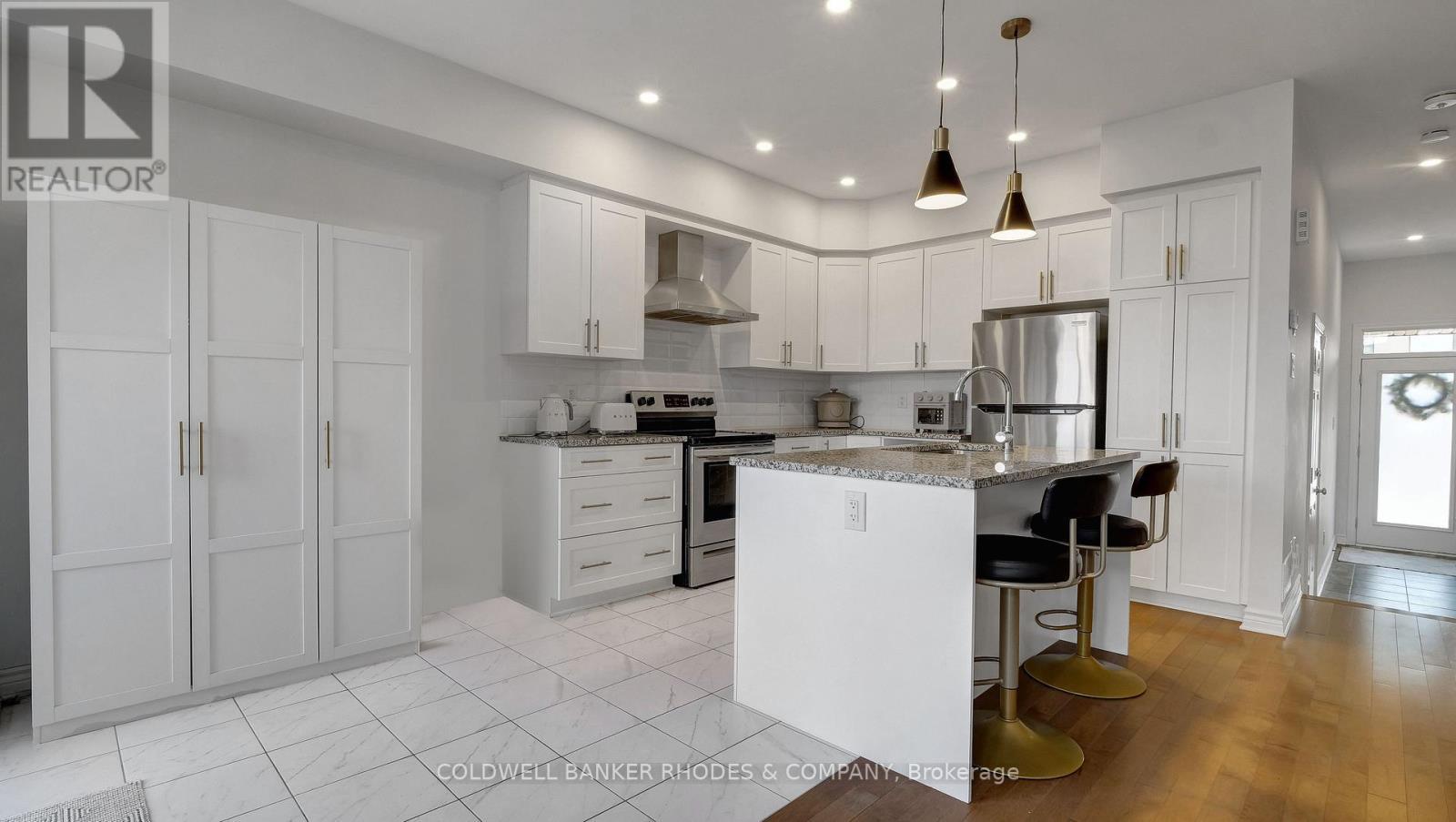 862 Chipping Circle, Ottawa, ON - Indoor Photo Showing Kitchen With Upgraded Kitchen