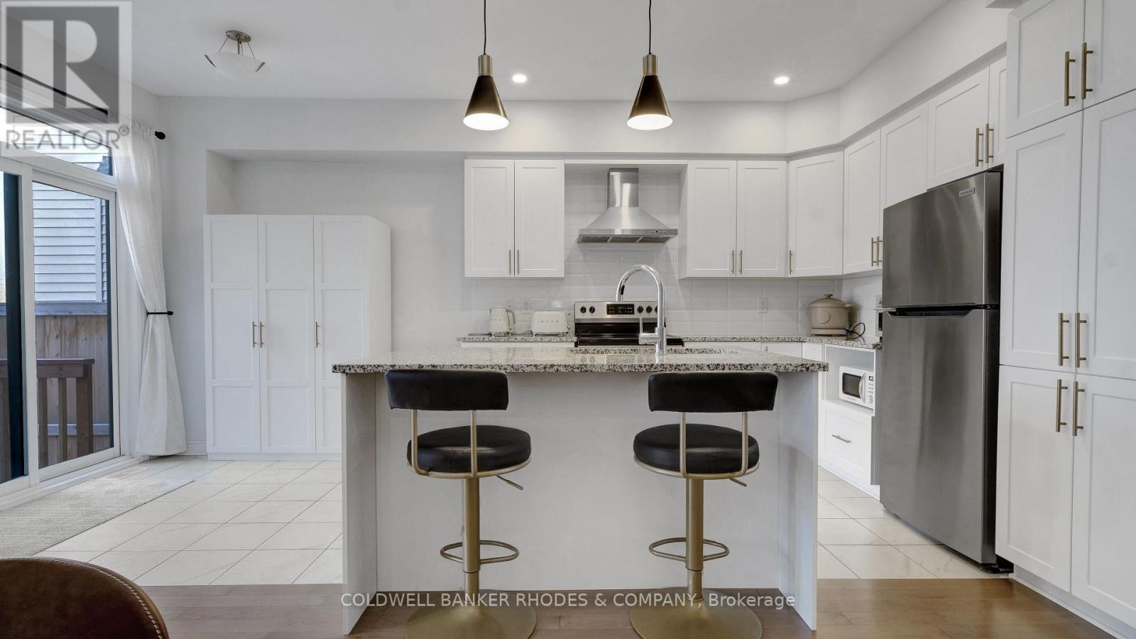 862 Chipping Circle, Ottawa, ON - Indoor Photo Showing Kitchen With Upgraded Kitchen
