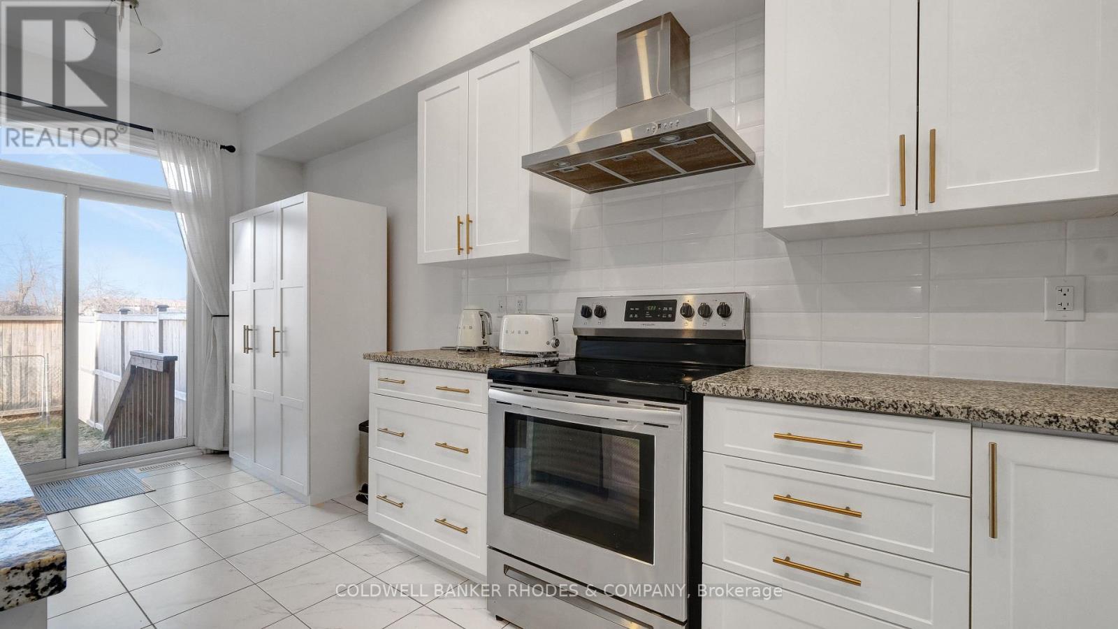 862 Chipping Circle, Ottawa, ON - Indoor Photo Showing Kitchen With Upgraded Kitchen