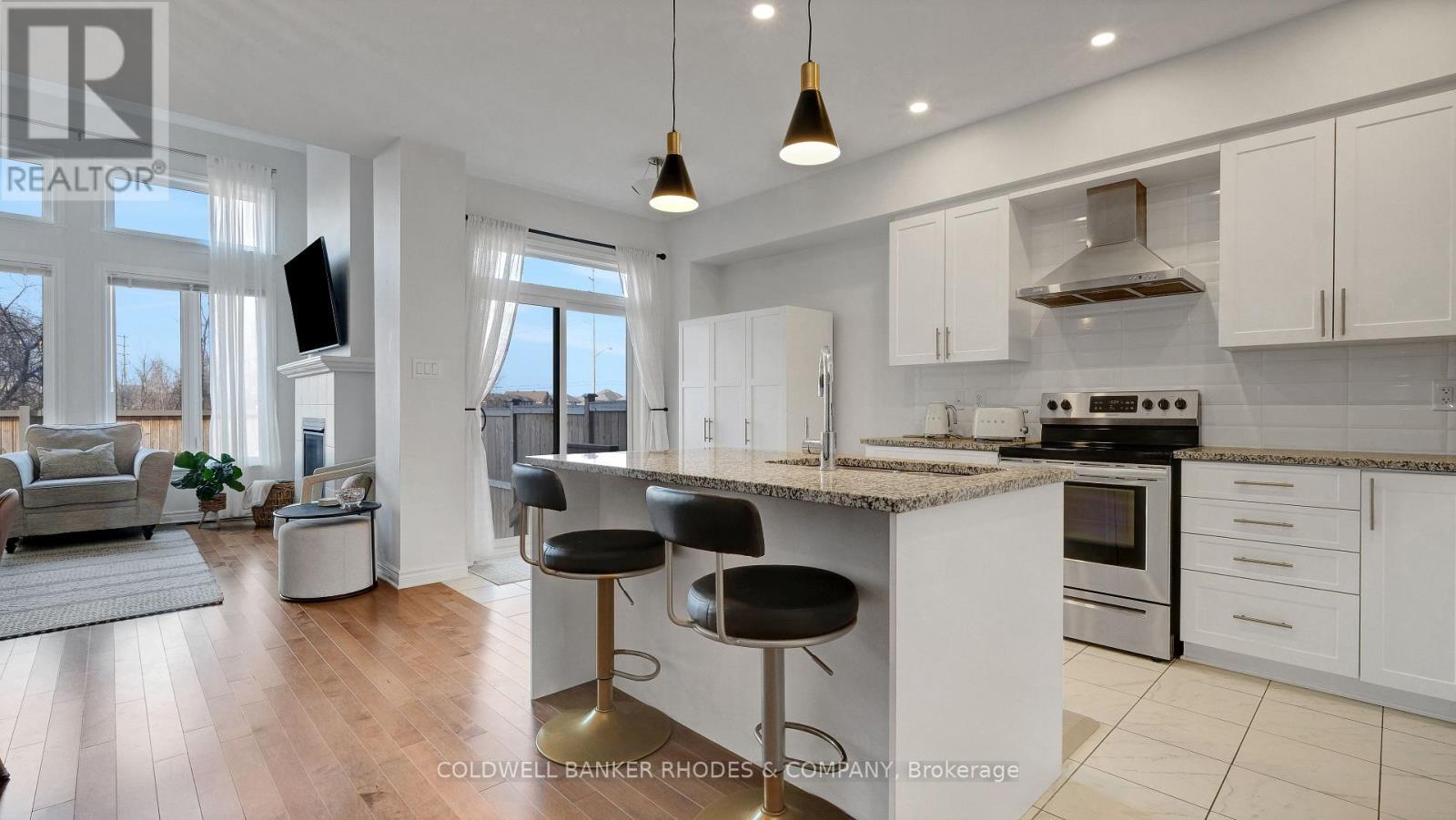 862 Chipping Circle, Ottawa, ON - Indoor Photo Showing Kitchen With Upgraded Kitchen