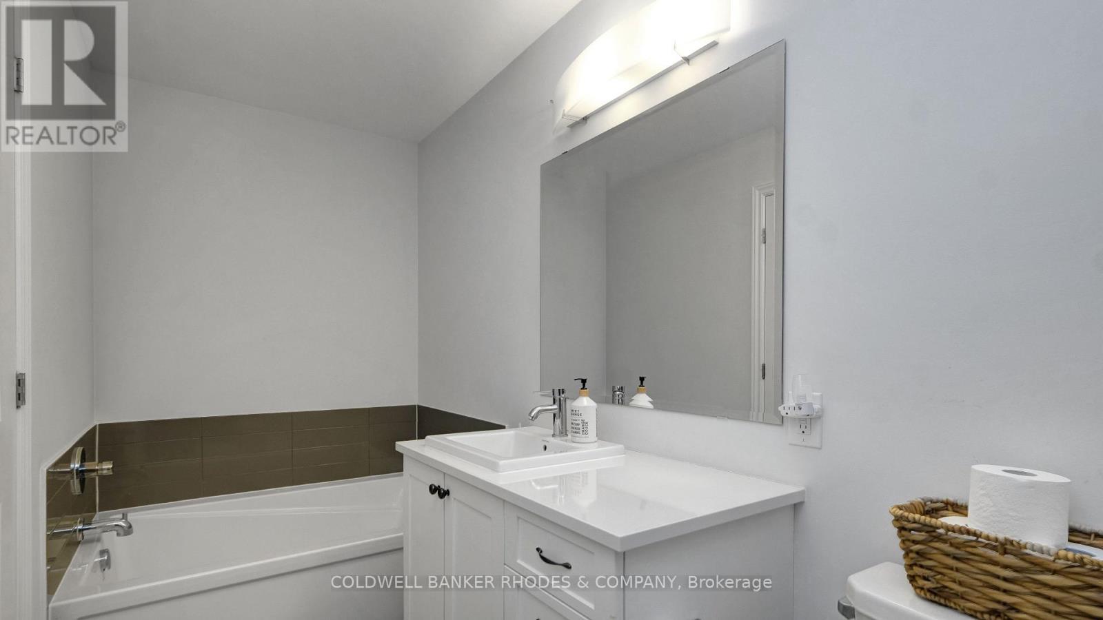 862 Chipping Circle, Ottawa, ON - Indoor Photo Showing Bathroom