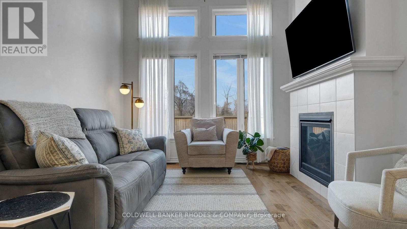 862 Chipping Circle, Ottawa, ON - Indoor Photo Showing Living Room With Fireplace