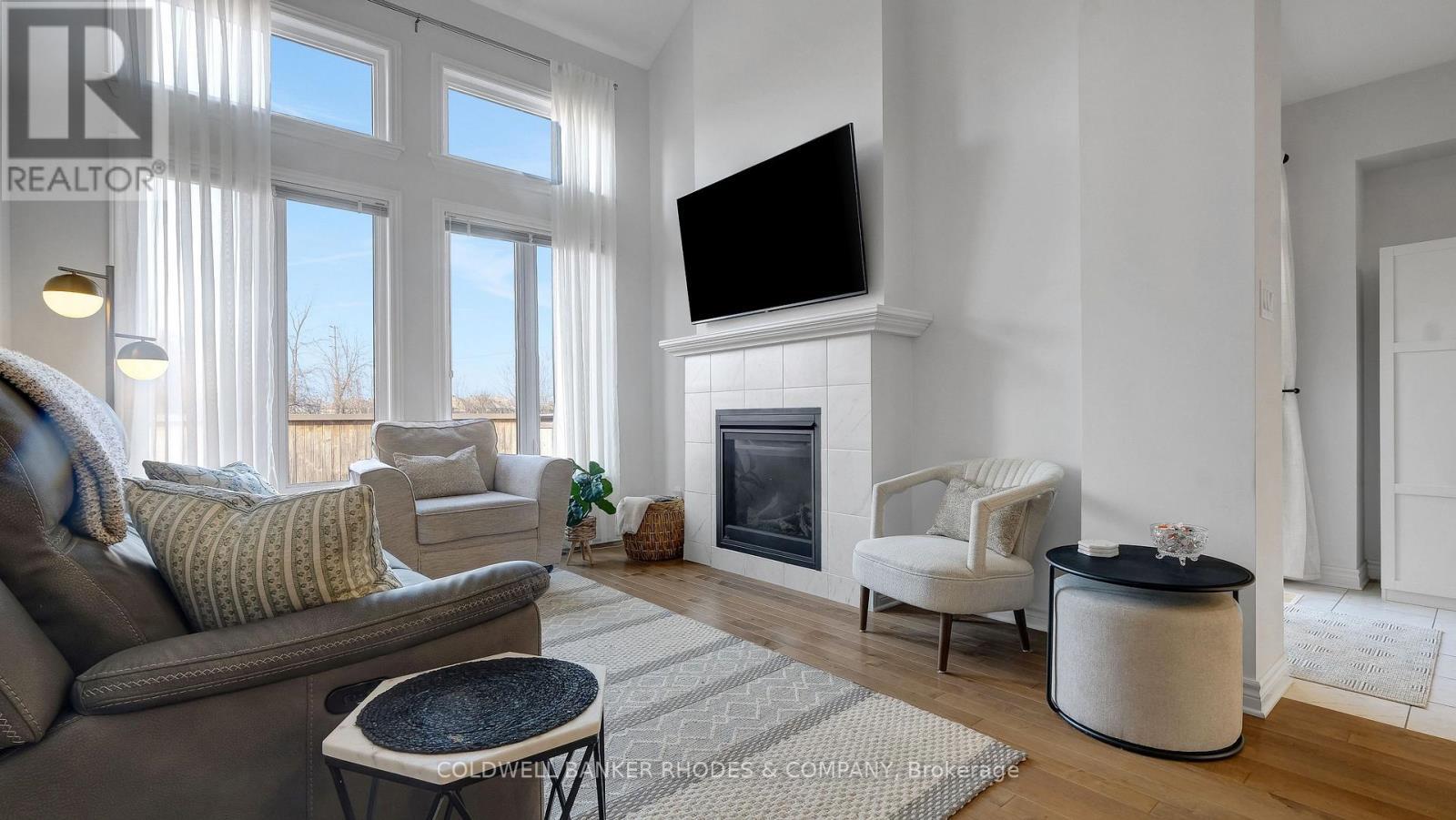 862 Chipping Circle, Ottawa, ON - Indoor Photo Showing Living Room With Fireplace