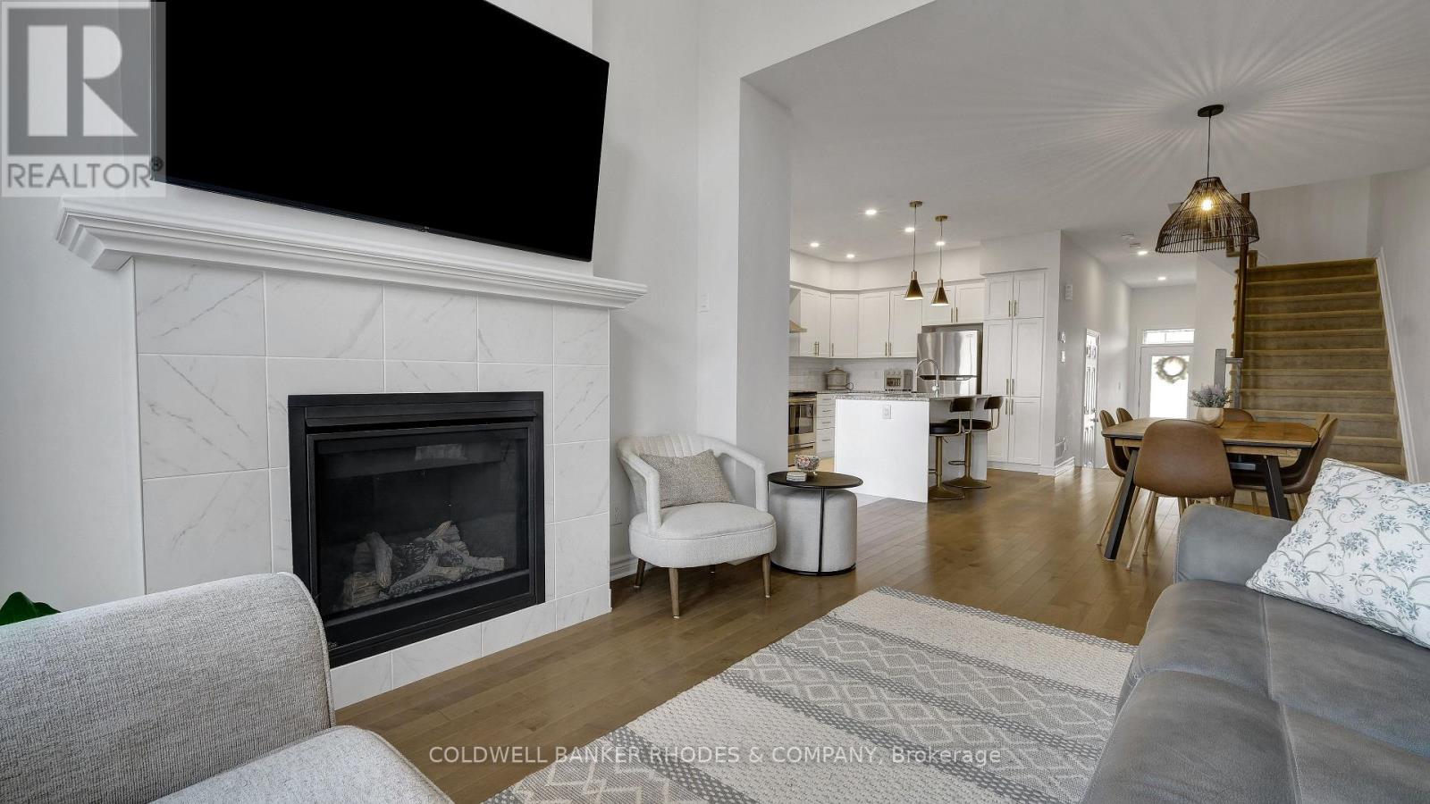 862 Chipping Circle, Ottawa, ON - Indoor Photo Showing Living Room With Fireplace