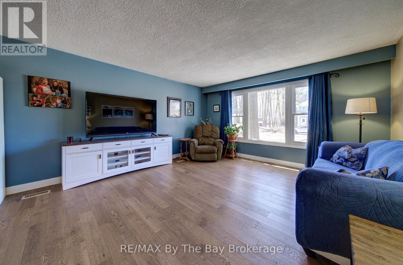 9 Frederick Drive, Wasaga Beach, ON