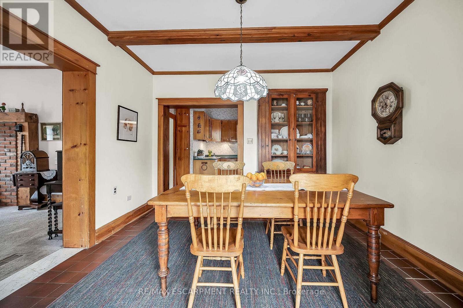 141 Mount Albion Road, Hamilton, ON - Indoor Photo Showing Dining Room