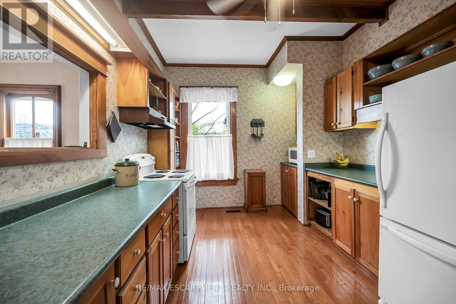 141 Mount Albion Road, Hamilton, ON - Indoor Photo Showing Kitchen