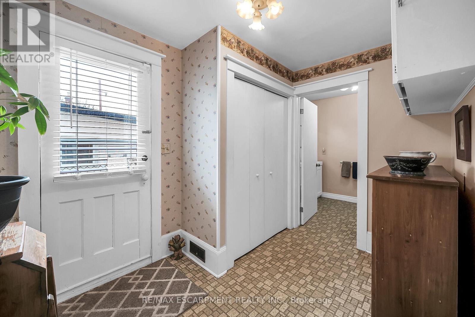 141 Mount Albion Road, Hamilton, ON - Indoor Photo Showing Other Room