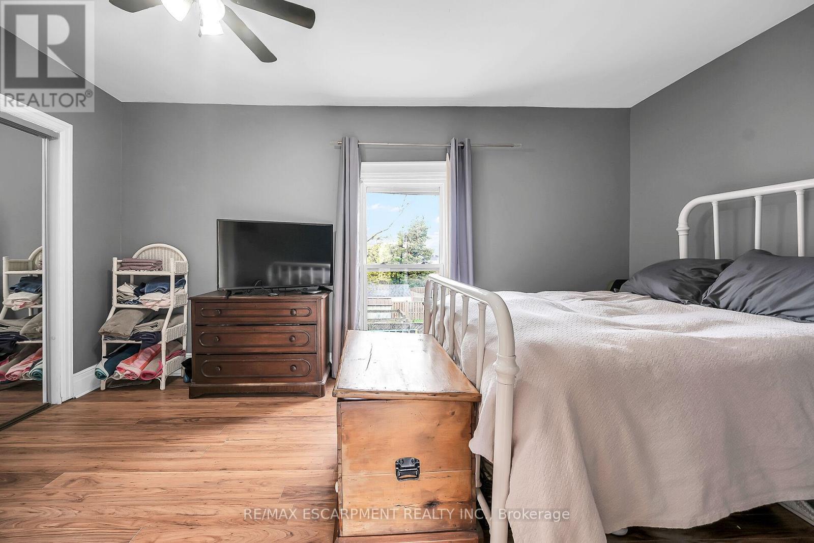 141 Mount Albion Road, Hamilton, ON - Indoor Photo Showing Bedroom