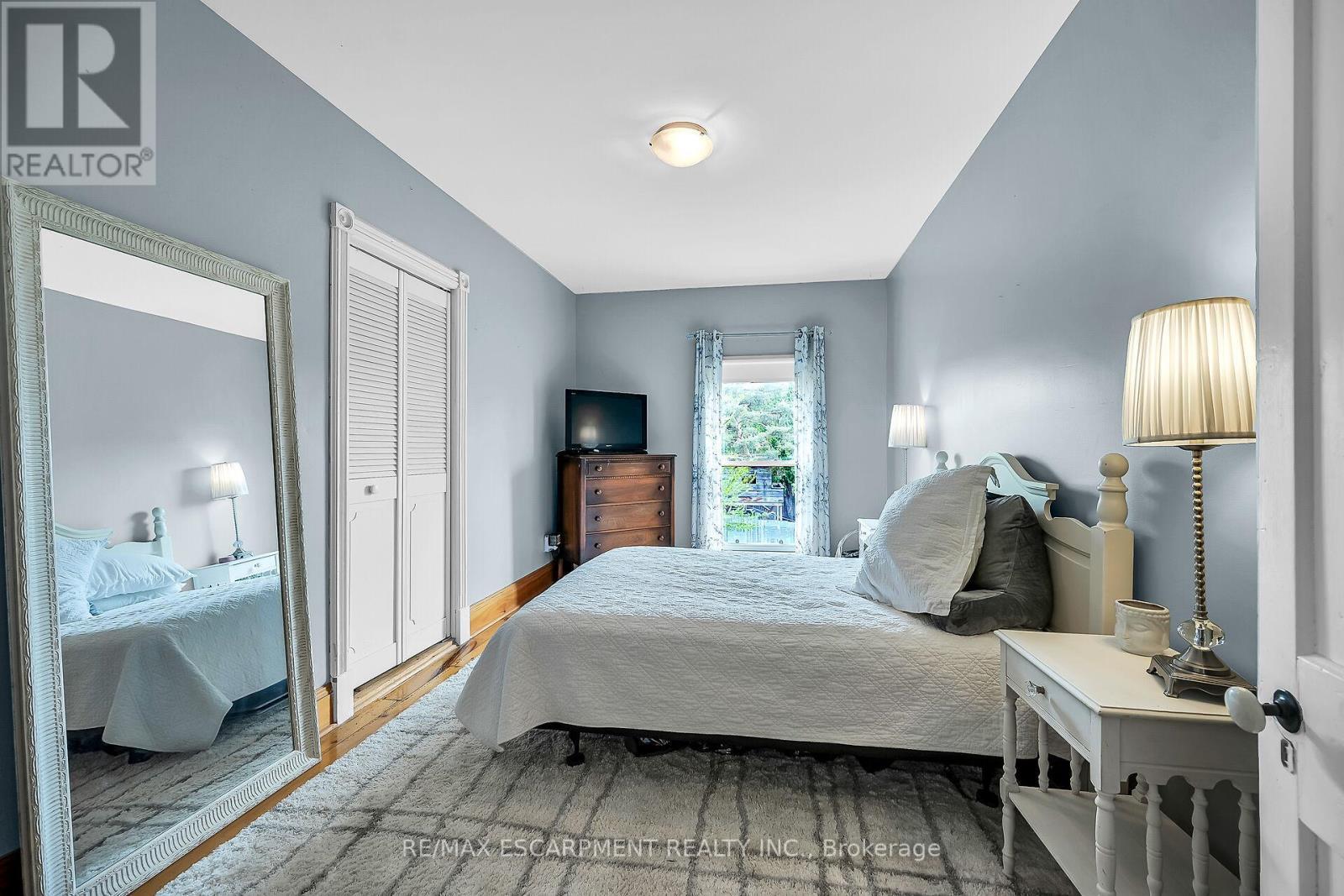 141 Mount Albion Road, Hamilton, ON - Indoor Photo Showing Bedroom