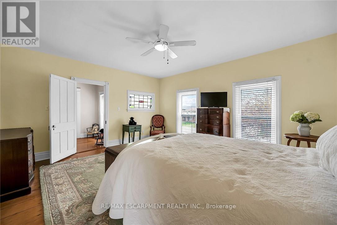 141 Mount Albion Road, Hamilton, ON - Indoor Photo Showing Bedroom