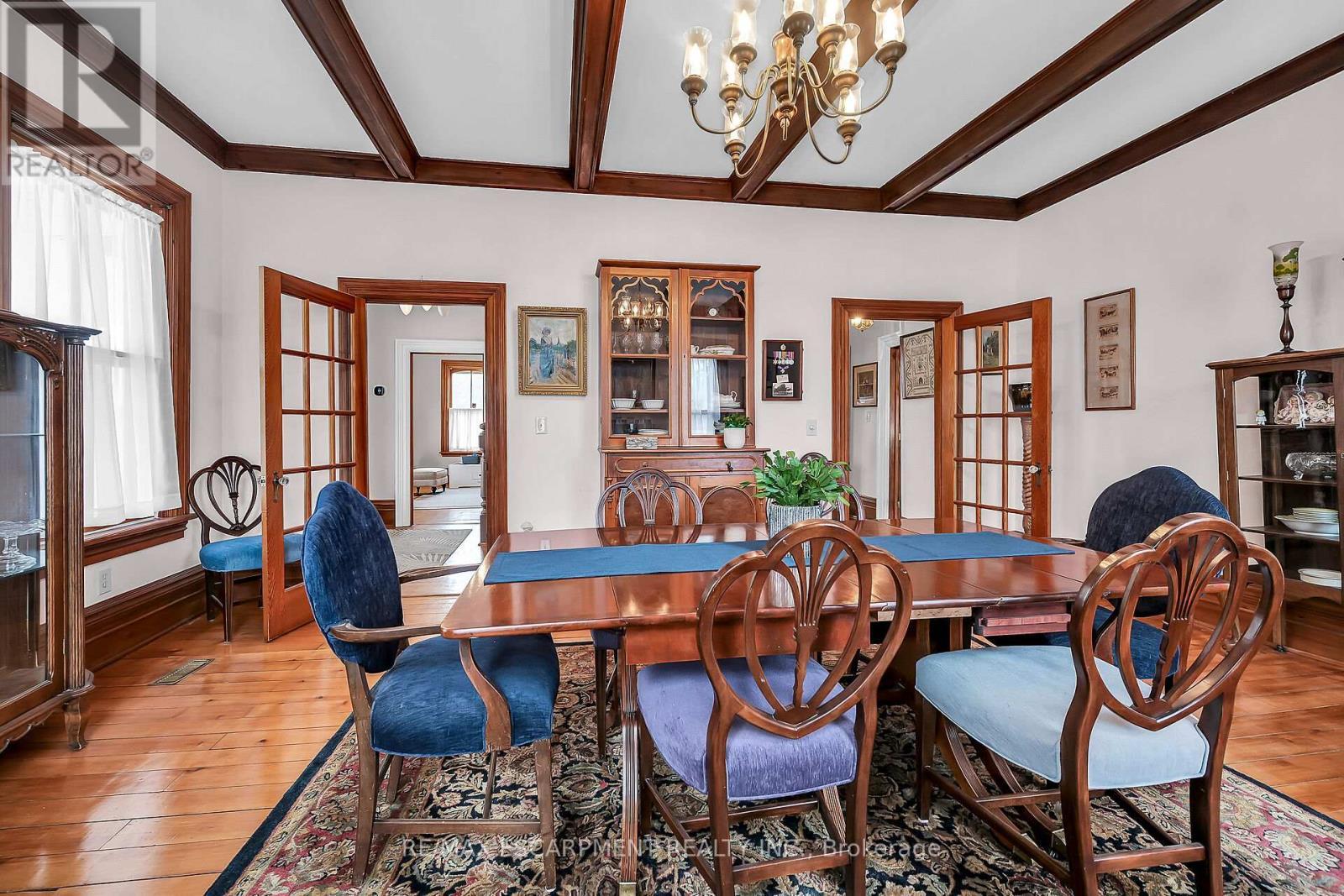 141 Mount Albion Road, Hamilton, ON - Indoor Photo Showing Dining Room